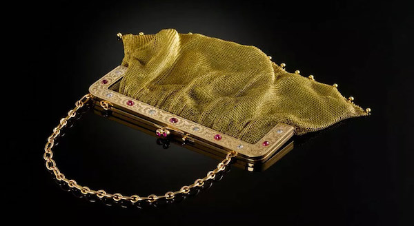 对克孜尔石窟进行了系统的整理、记录