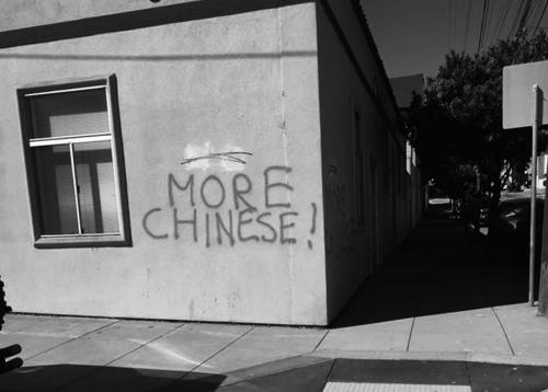旧金山街头出现排华涂鸦 “中国人别来了”