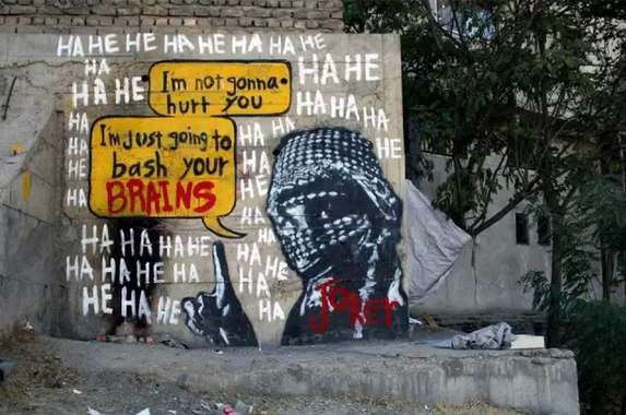 街头艺人用涂鸦抢占伊朗城墙——纪录片《让色彩哗变》