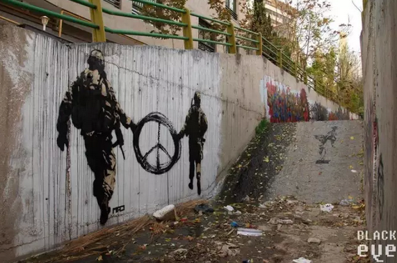 街头艺人用涂鸦抢占伊朗城墙——纪录片《让色彩哗变》