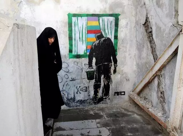 街头艺人用涂鸦抢占伊朗城墙——纪录片《让色彩哗变》