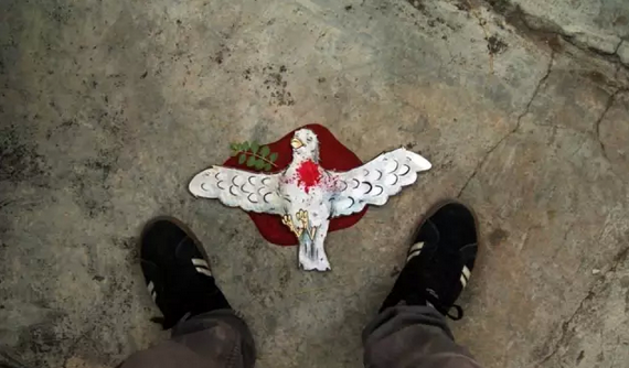 街头艺人用涂鸦抢占伊朗城墙——纪录片《让色彩哗变》