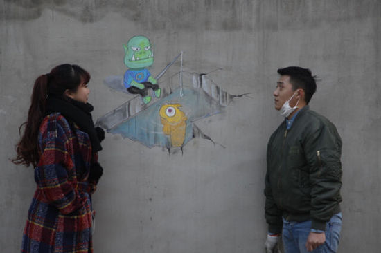 大家不要出声,鱼要上钩了